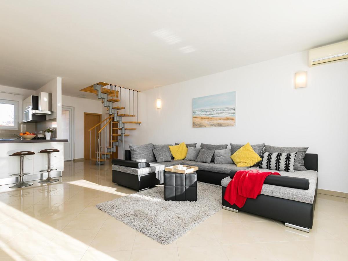 Holiday Appartment Tessa โปเรช ภายนอก รูปภาพ